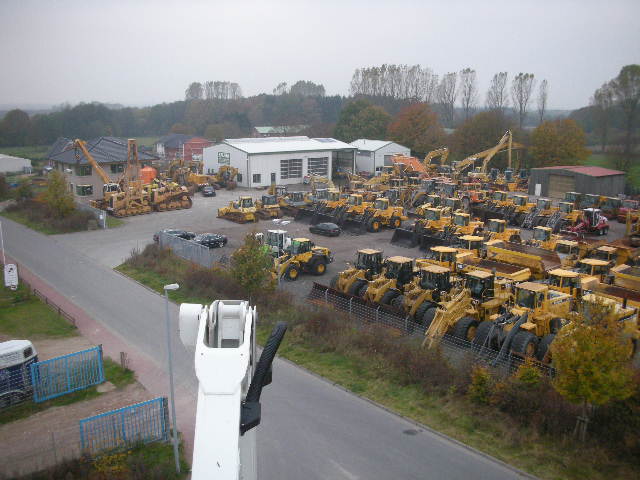BAUMA Vermiet- und Handels GmbH - Maszyny budowlane LIEBHERR undefined: zdjęcie 1