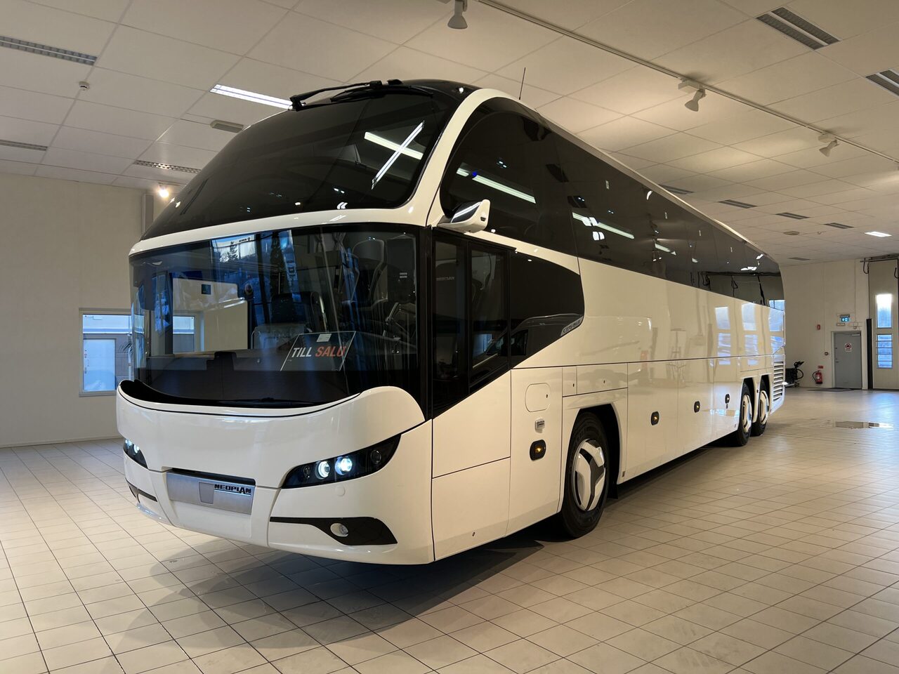 Turystyczny autobus Neoplan Cityliner P15 Euro 6E V.I.P / Exclusive Class (Gräddfärgad skinnklädsel): zdjęcie 2