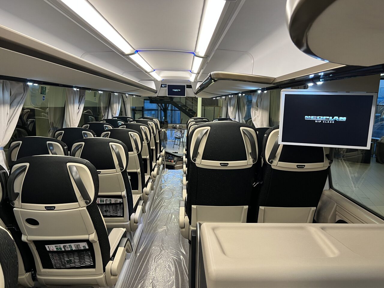 Turystyczny autobus Neoplan Cityliner P15 Euro 6E V.I.P / Exclusive Class (Gräddfärgad skinnklädsel): zdjęcie 27