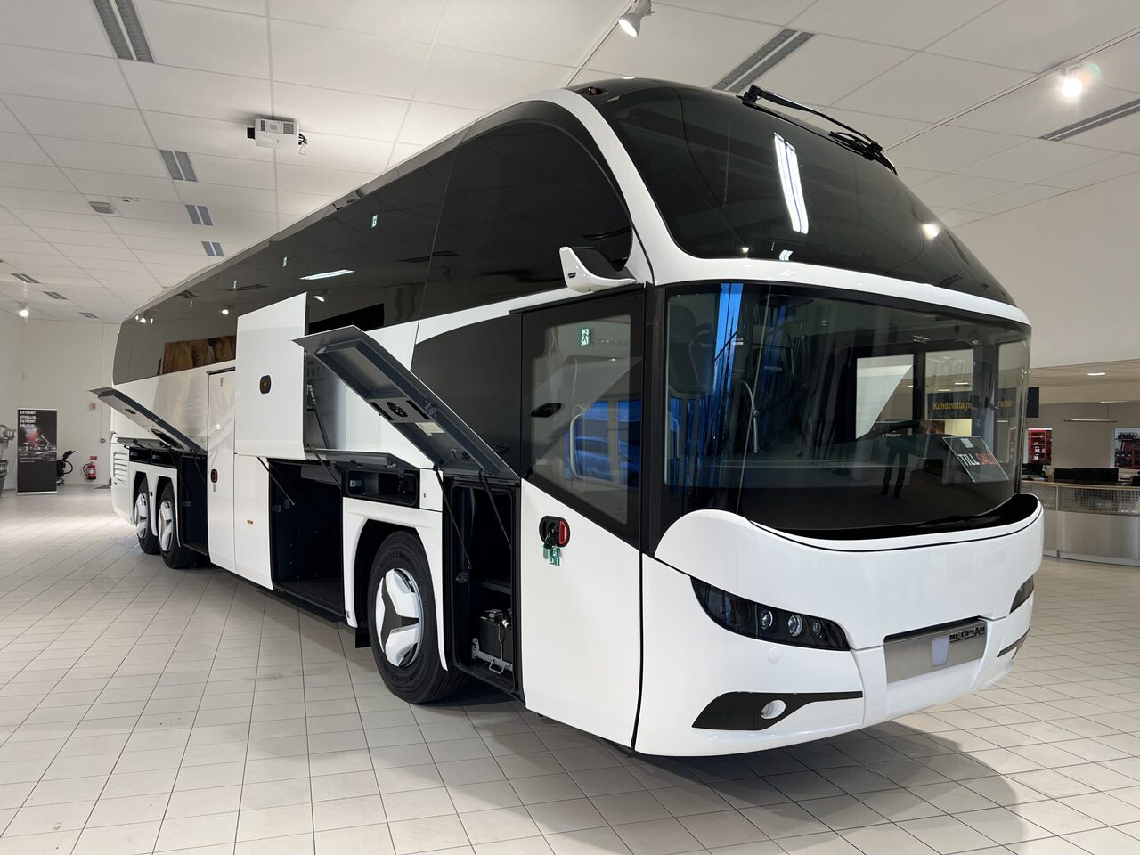 Turystyczny autobus Neoplan Cityliner P15 Euro 6E V.I.P / Exclusive Class (Gräddfärgad skinnklädsel): zdjęcie 18