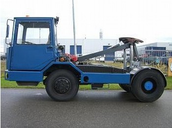 Sisu 4x4 terminal tractor zugmachine - Ciągnik siodłowy