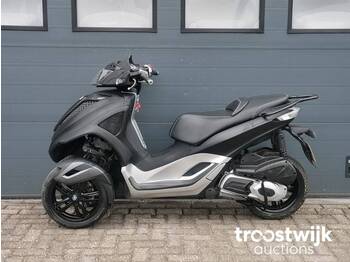 Piaggio 300cc motorscooter - Motocykl
