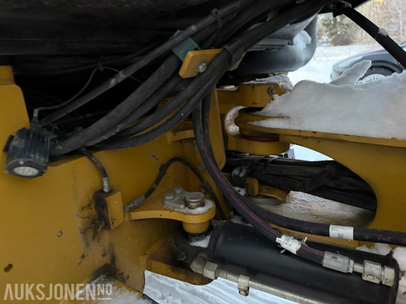 Ładowarka kołowa 2012 Cat 907H2 - Planeringsskuffe - Pallegaffler - 3646T