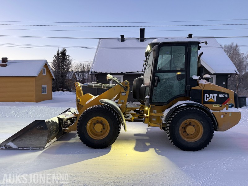 Ładowarka kołowa 2012 Cat 907H2 - Planeringsskuffe - Pallegaffler - 3646T
