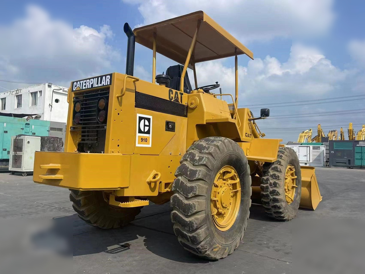 Ładowarka kołowa CATERPILLAR 910