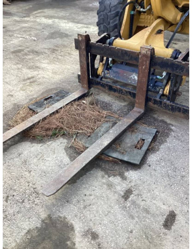 Ładowarka kołowa CAT 908M