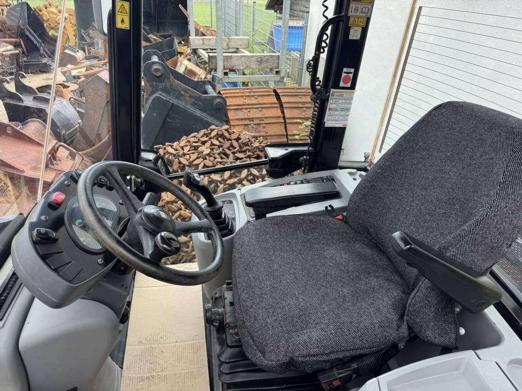 Ładowarka kołowa CAT 908M mit Klappschaufe und Palletengabeln