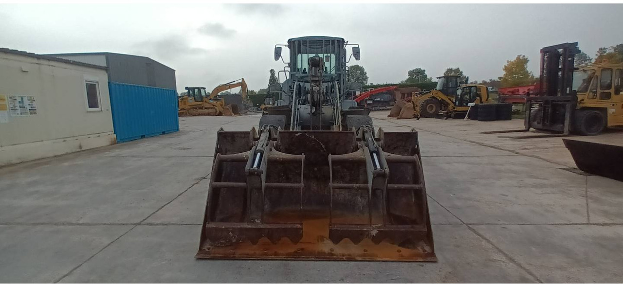 Ładowarka kołowa CAT 930M