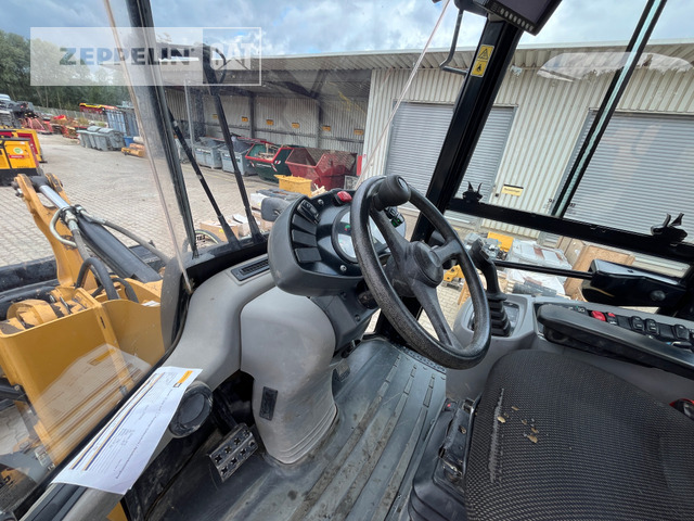 Ładowarka kołowa Cat 918M