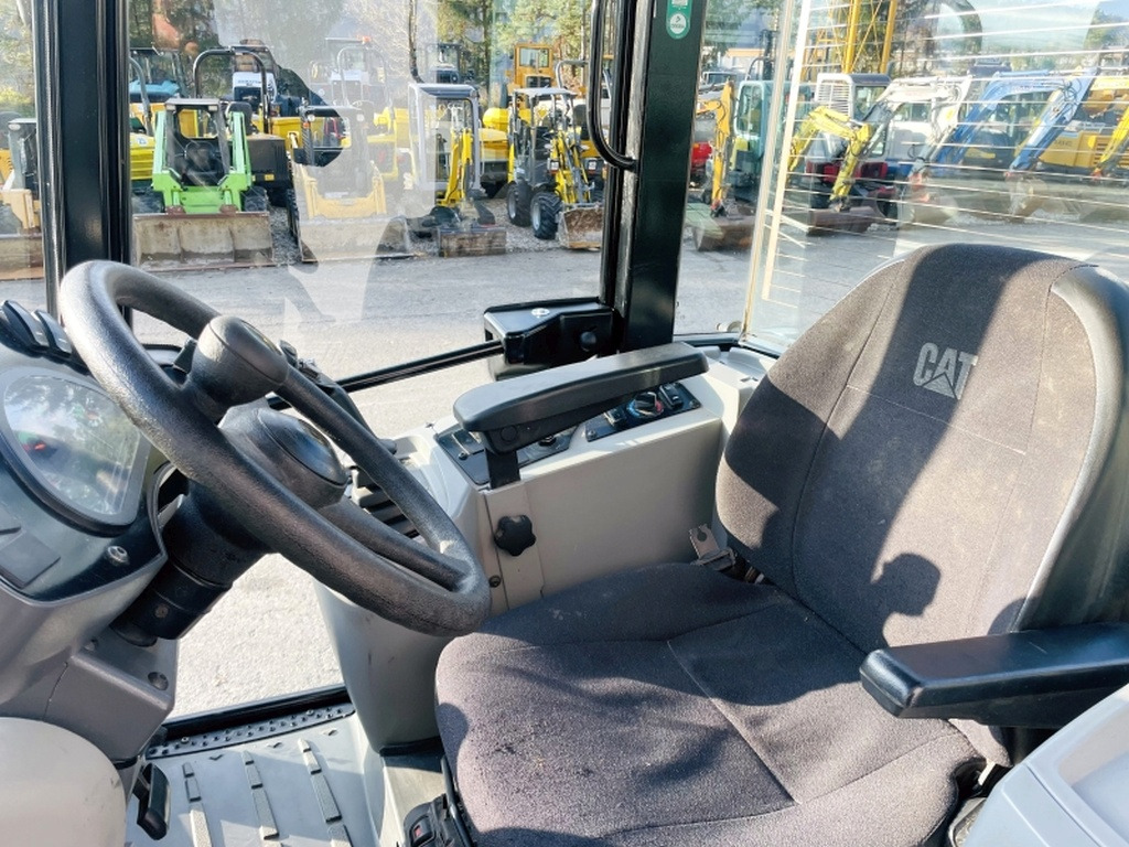 Ładowarka kołowa Caterpillar 908M (3893)