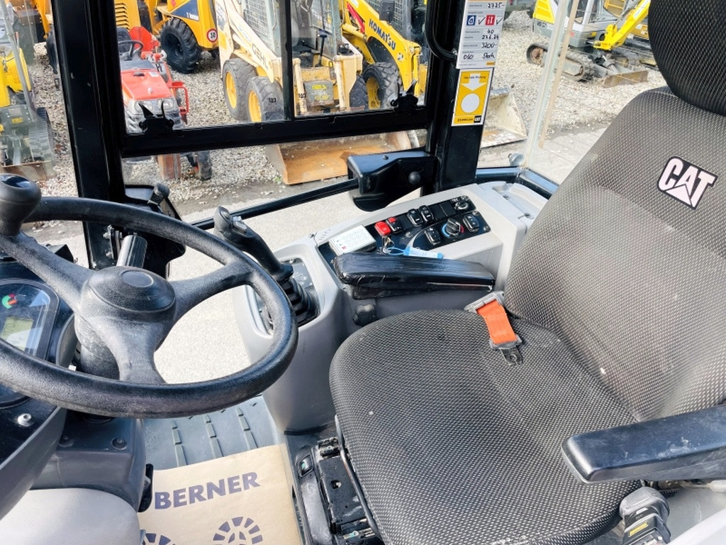 Ładowarka kołowa Caterpillar 908M (3927)