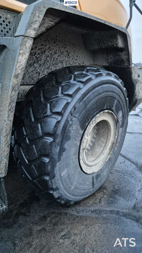 Ładowarka kołowa LIEBHERR L576 wheel loader (2017)