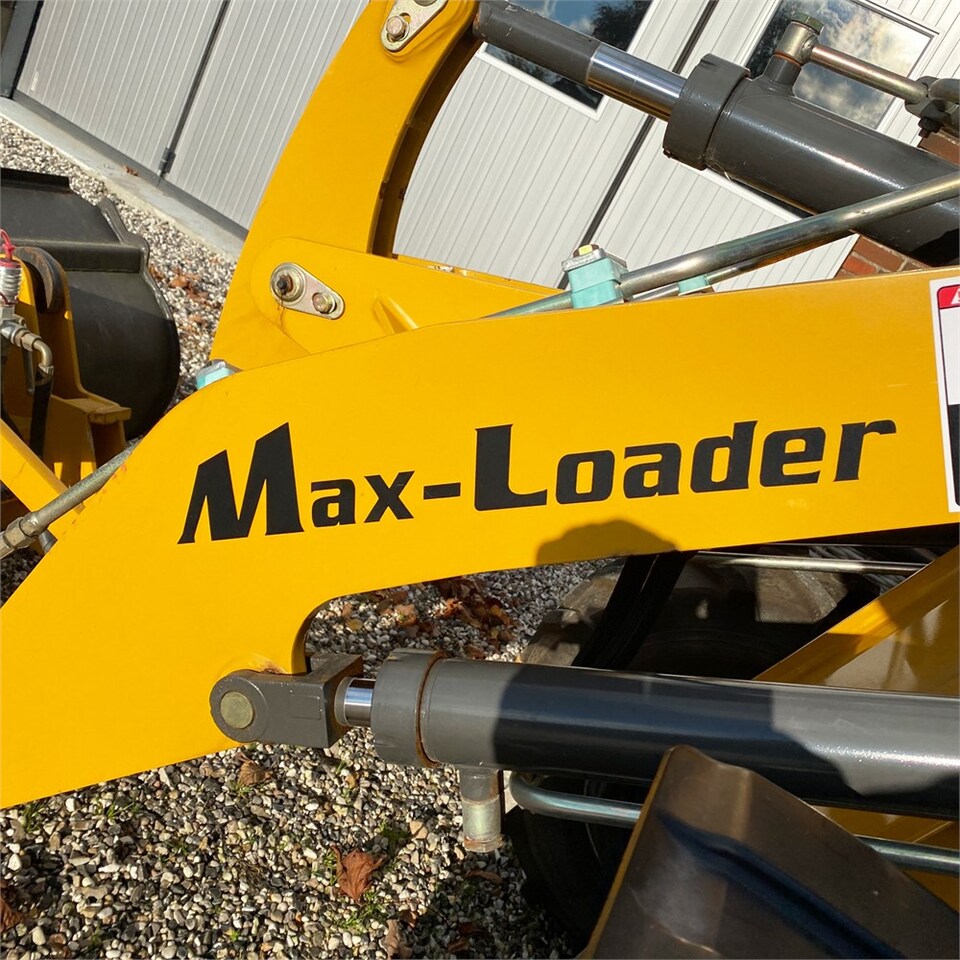 Ładowarka kołowa Max Loader 908