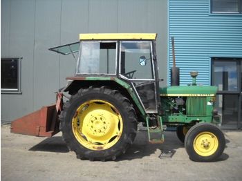 John Deere 2130 - Ciągnik rolniczy