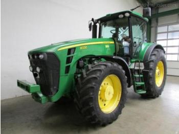 Ciągnik rolniczy John Deere 8330 Premium: zdjęcie 1