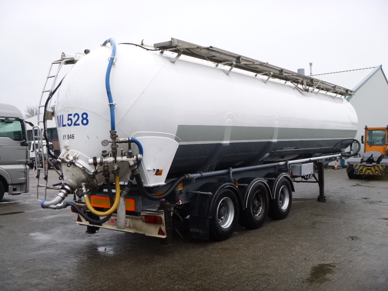 Naczepa cysterna dla transportowania mąki Benalu Powder tank alu 58 m3 (tipping): zdjęcie 4