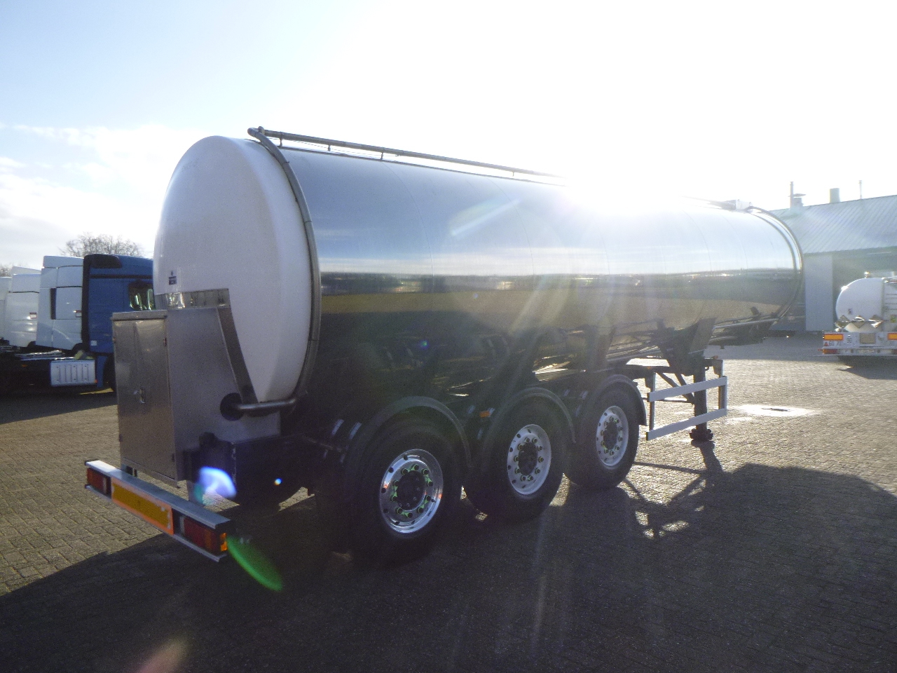 Naczepa cysterna dla transportowania żywności Clayton Food tank inox 30 m3 / 1 comp: zdjęcie 4