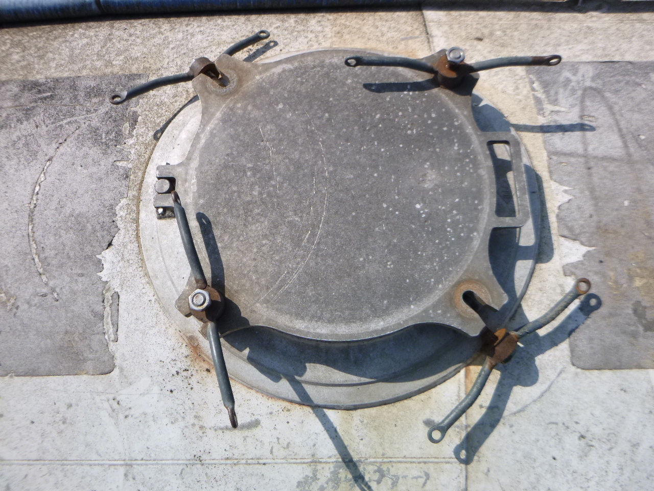 Naczepa cysterna dla transportowania mąki Feldbinder Powder tank alu 63 m3 / 1 comp (tipping): zdjęcie 12