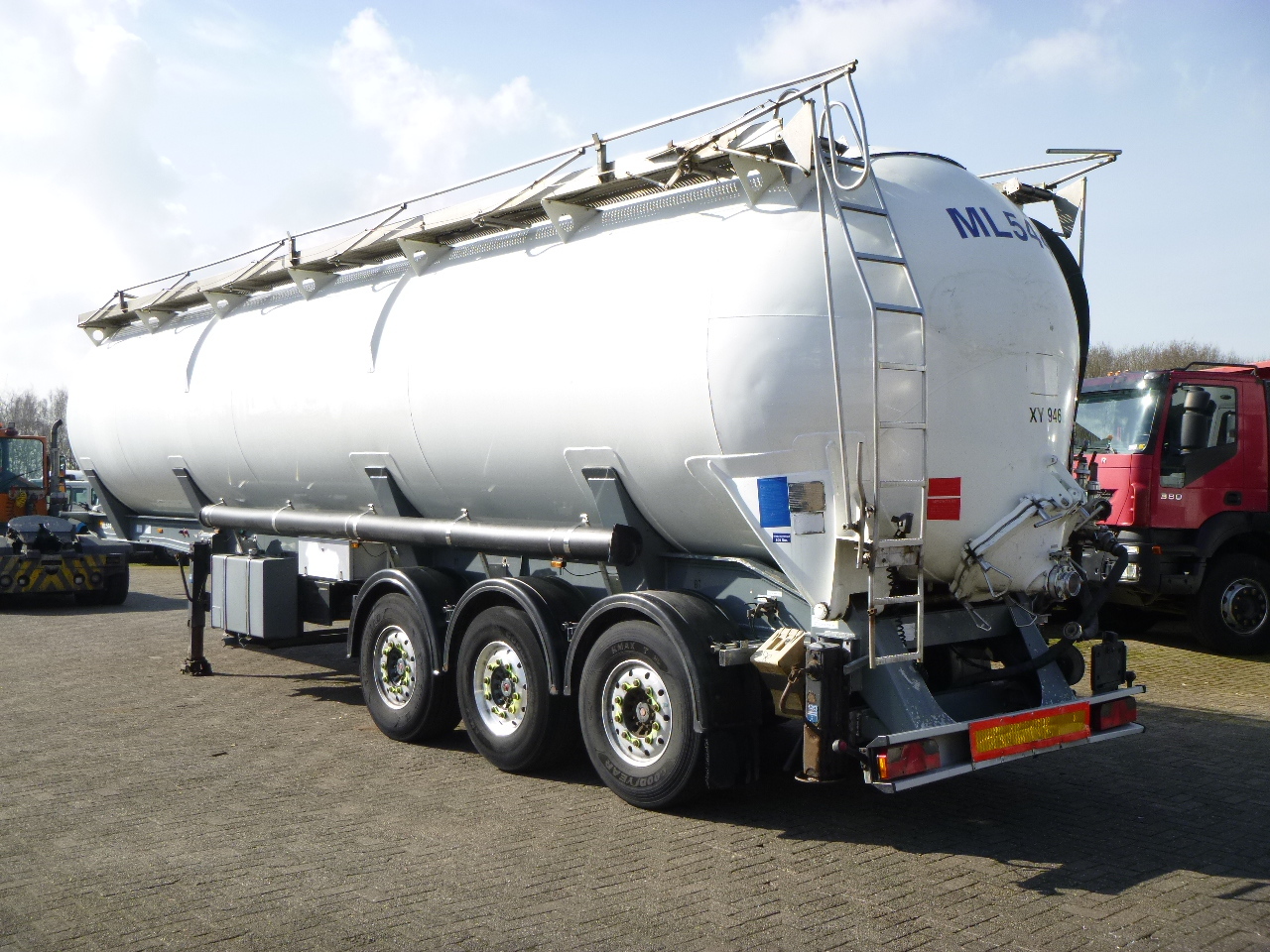 Naczepa cysterna dla transportowania mąki GOFA Powder tank alu 58 m3 (tipping): zdjęcie 3