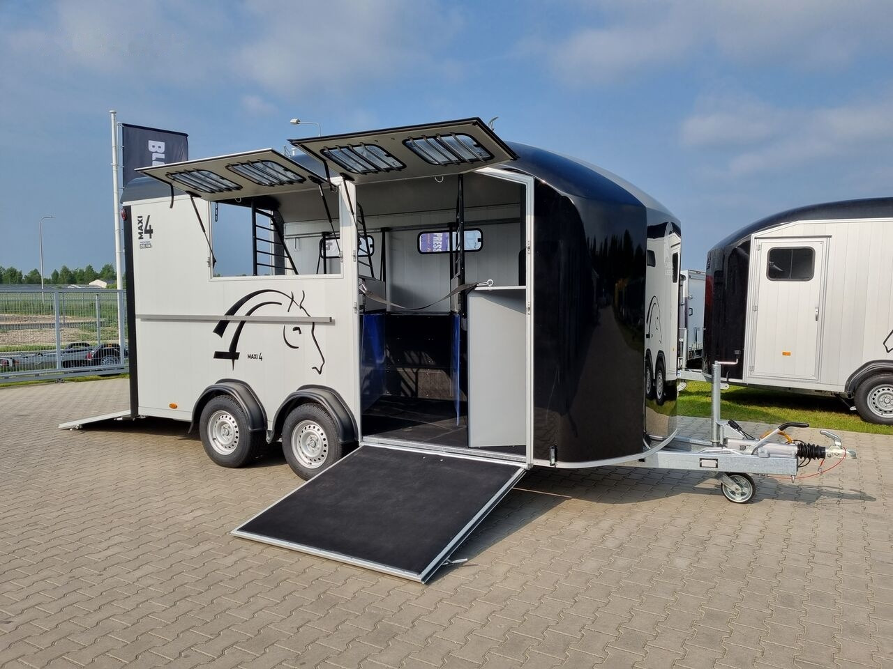 Nowy Przyczepa do przewozu koni Cheval Liberté Optimax Maxi 4 horse trailer 3.5T przyczepa na 4 konie siodlarni: zdjęcie 44
