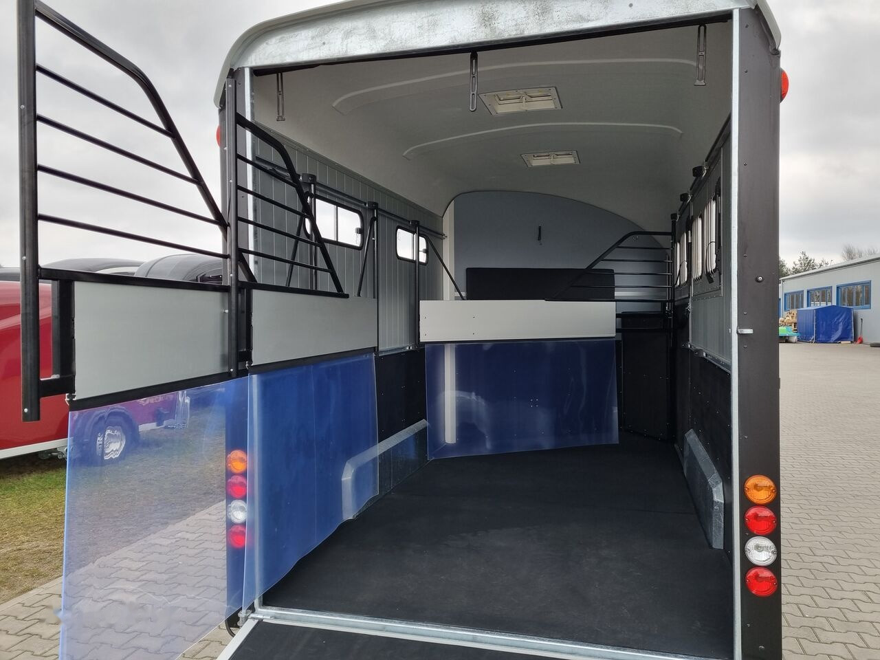 Nowy Przyczepa do przewozu koni Cheval Liberté Optimax Maxi 4 horse trailer 3.5T przyczepa na 4 konie siodlarni: zdjęcie 33