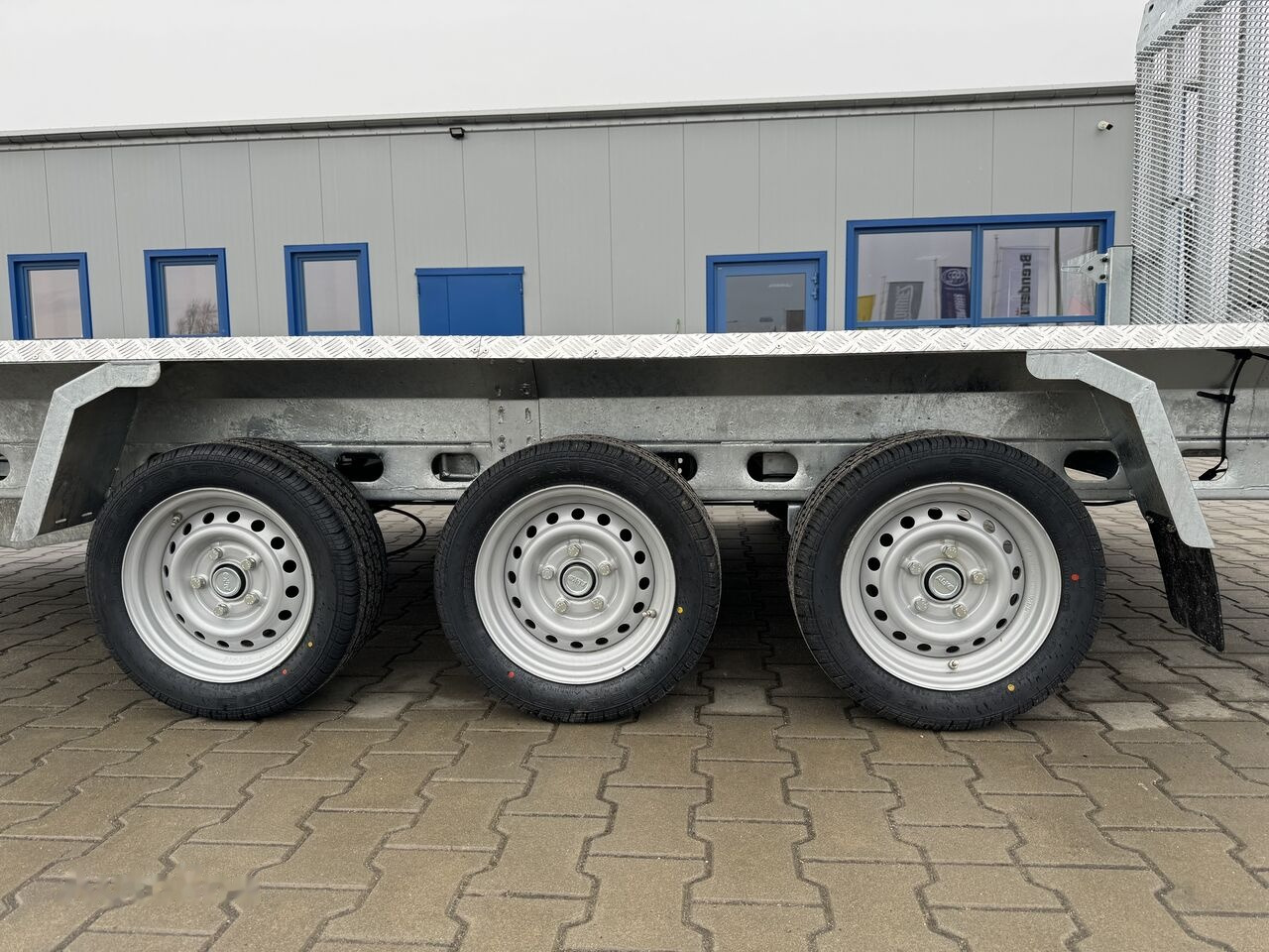 Nowy Przyczepa do transportu maszyn Wiola B3540 MAX 3 axle trailer 3.5 T GVW machine transporter excavator: zdjęcie 20