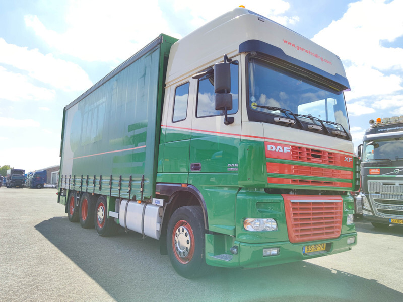 Ciężarówka do przewozu samochodów DAF XF 95.430 8x2 SuperSpaceCab Euro3 - CurtainSider 7.31m + Ramp 16T - MachineTransporter - 6 Persons (V555): zdjęcie 3