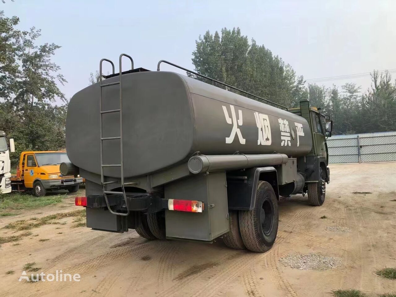 Samochód ciężarowy cysterna dla transportowania paliwa HONGYAN 4x2 drive 12 tons fuel tank: zdjęcie 5