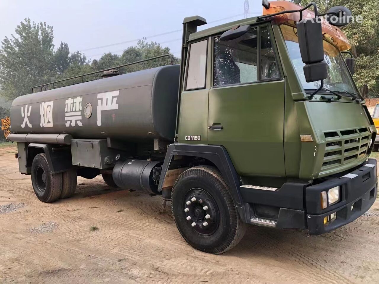 Samochód ciężarowy cysterna dla transportowania paliwa HONGYAN 4x2 drive 12 tons fuel tank: zdjęcie 2