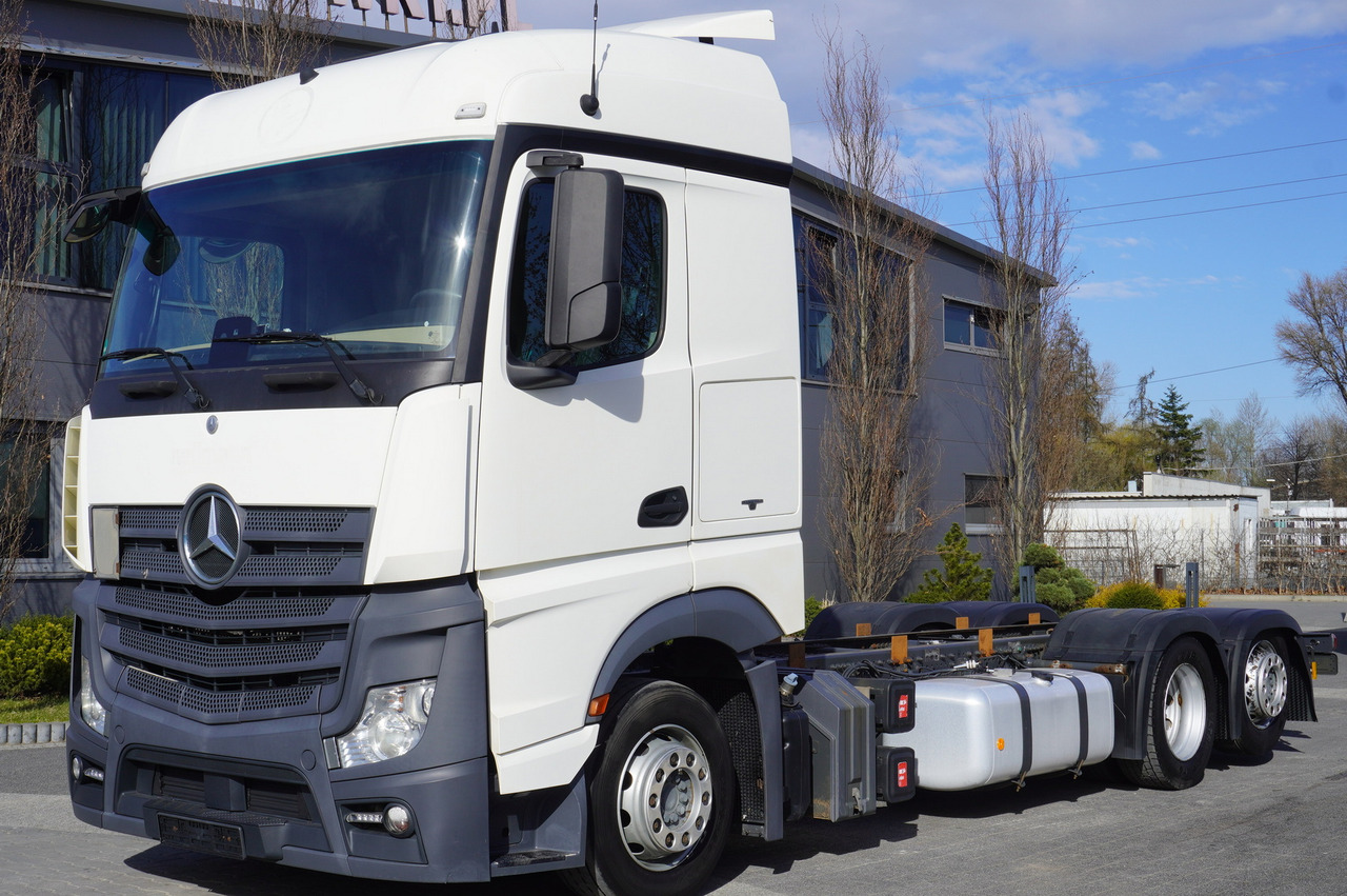 MERCEDES-BENZ Actros 2542 Low Deck 6×2 E6 / Chassis / third steering and lifting axle MERCEDES-BENZ Actros 2542 Low Deck 6×2 E6 / Chassis / third steering and lifting axle: zdjęcie 1