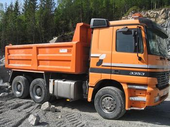 MERCEDES 3353 6x4 - Samochód ciężarowe pod zabudowę