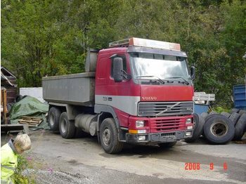 VOLVO  - Samochód ciężarowy plandeka
