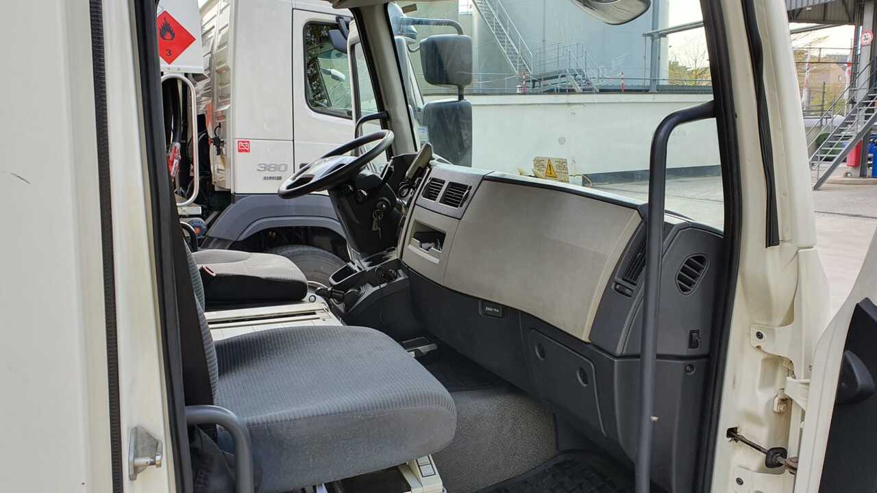 Samochód ciężarowy cysterna VOLVO FL: zdjęcie 3