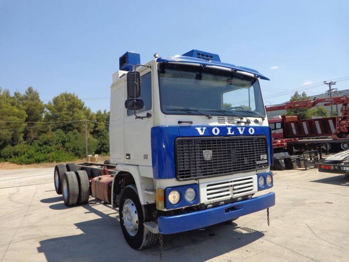 Samochód ciężarowe pod zabudowę Volvo F12 (6X2): zdjęcie 2