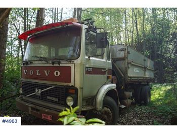 Samochód ciężarowy skrzyniowy/ Platforma Volvo F720: zdjęcie 1