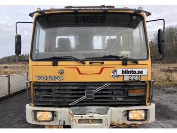 Samochód ciężarowy skrzyniowy/ Platforma Volvo FL610: zdjęcie 1