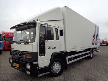 Ciężarówka do przewozu zwierząt Volvo FL614 + Manual + Horse transport: zdjęcie 1