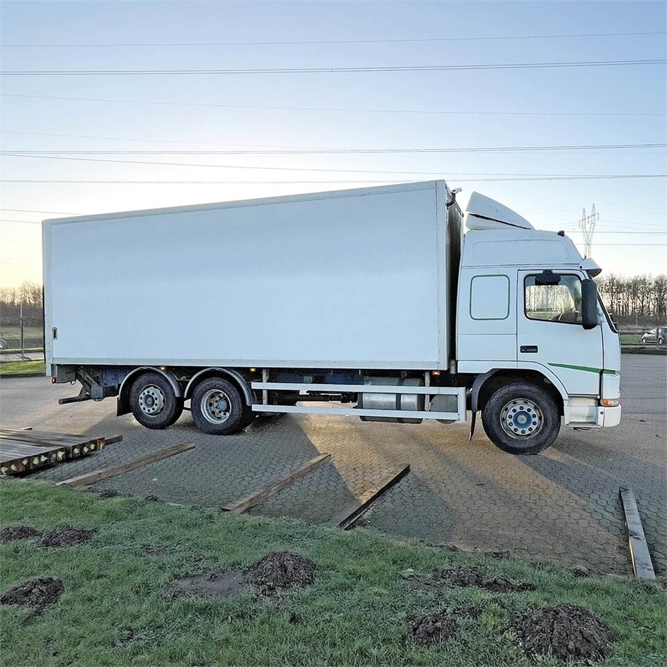Samochód ciężarowy furgon Volvo FM12: zdjęcie 18