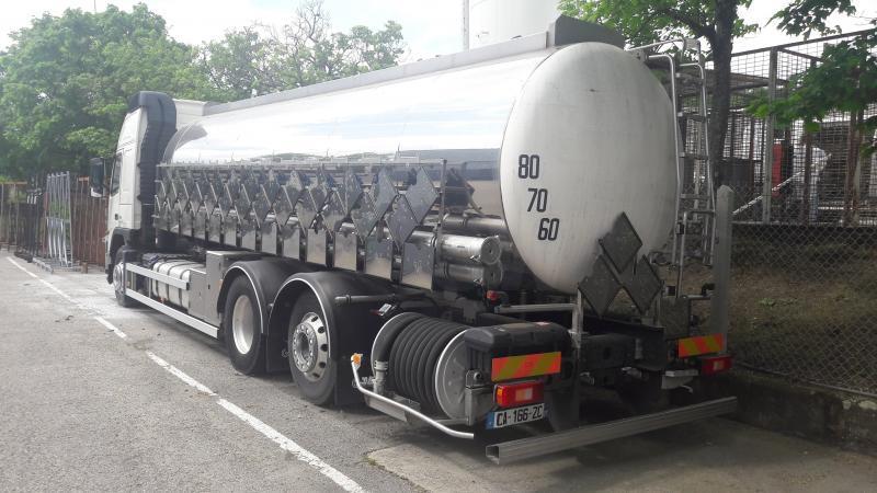 Samochód ciężarowy cysterna dla transportowania chemikaliów Volvo FM12 450: zdjęcie 2