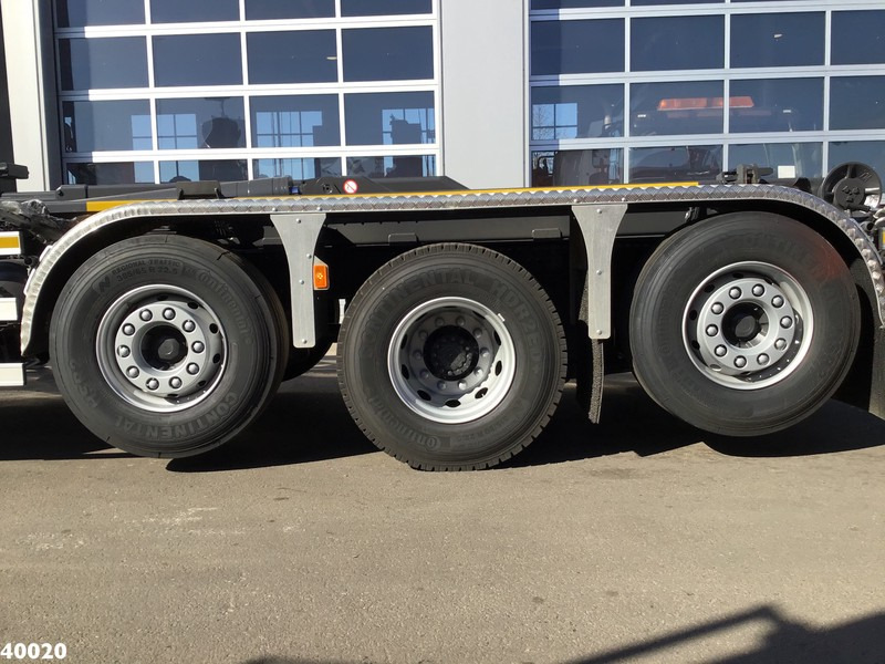 Ciężarówka hakowiec, Samochod ciężarowy z HDS Volvo FM 420 8x2 HMF 28 ton/meter laadkraan Welvaarts weighing system: zdjęcie 10