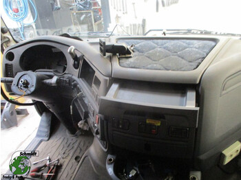 Kabina i wnętrze DAF XF 106