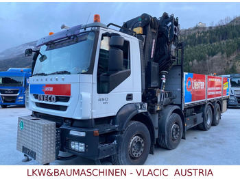 Samochód ciężarowy skrzyniowy/ Platforma IVECO Trakker