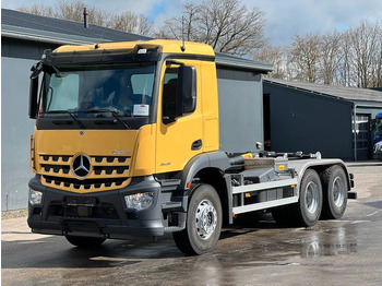 Ciężarówka hakowiec MERCEDES-BENZ Arocs 2646