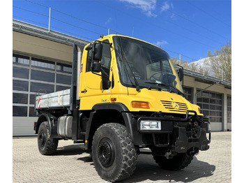 Samochód ciężarowy skrzyniowy/ Platforma UNIMOG U400
