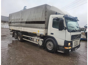 Samochód ciężarowy plandeka VOLVO FM7