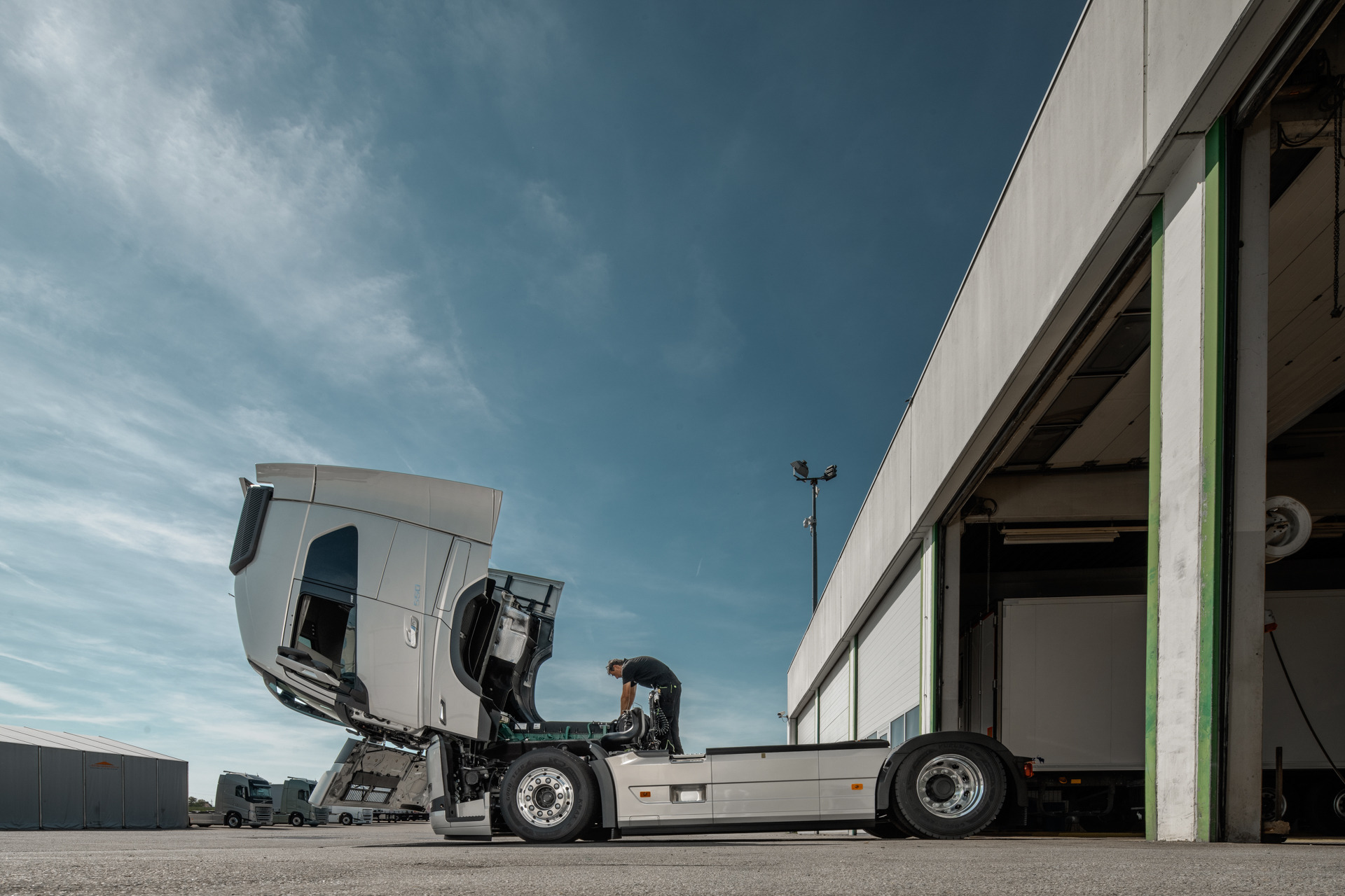 STARENT Truck & Trailer GmbH - Naczepy KRONE undefined: zdjęcie 2