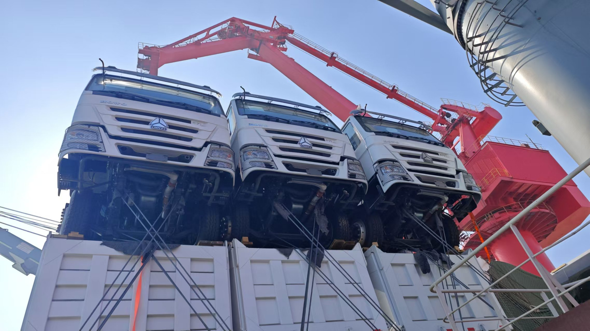 Toaks International Trading Company - Samochody ciężarowe SINOTRUK - Rok: 2017, klimatyzacja undefined: zdjęcie 18