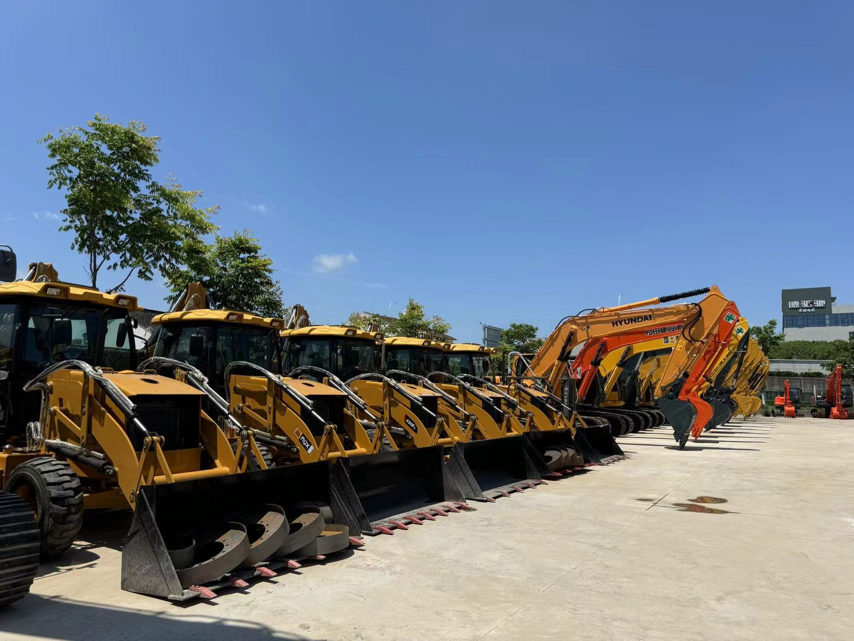 Sunight Development Company Limited - Maszyny budowlane JCB undefined: zdjęcie 11