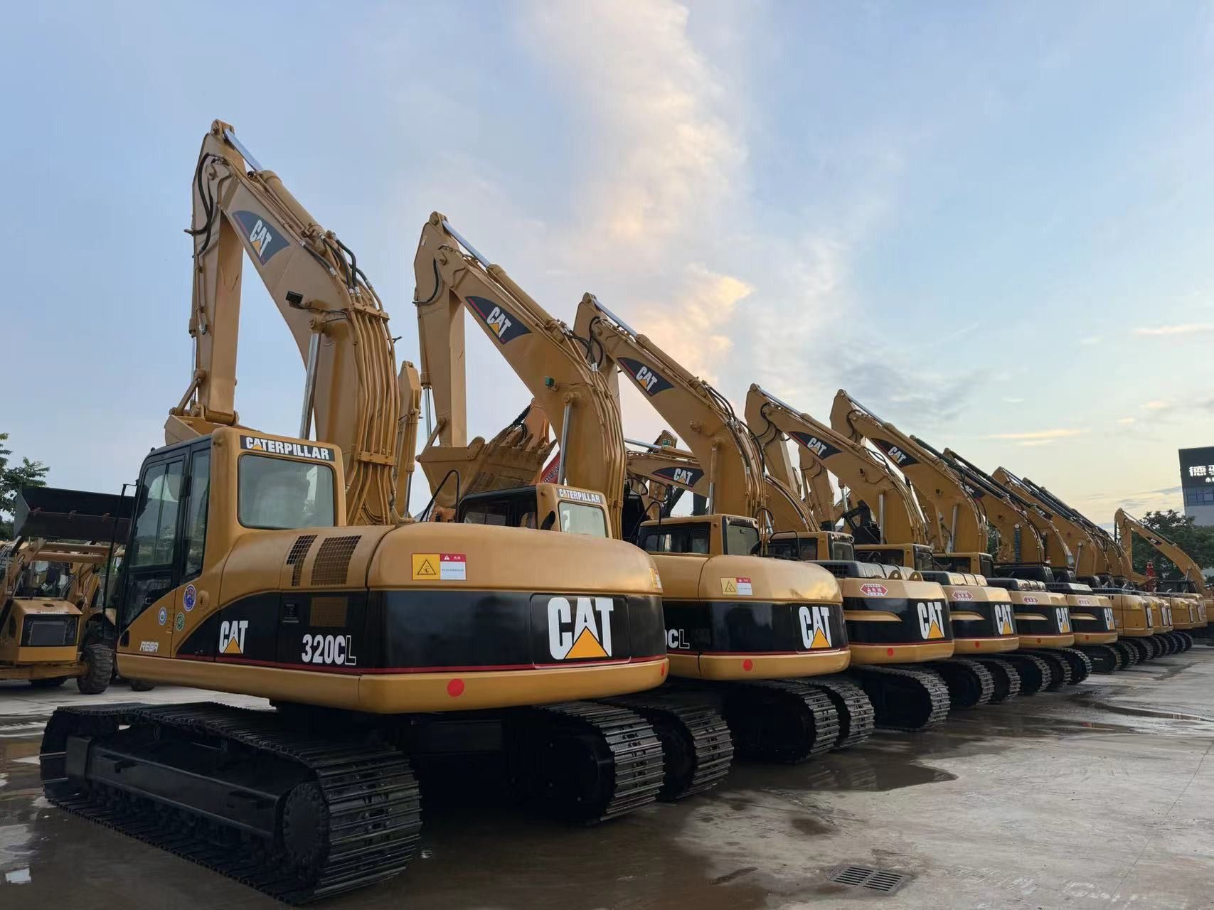 Sunight Development Company Limited - Maszyny budowlane JCB undefined: zdjęcie 3