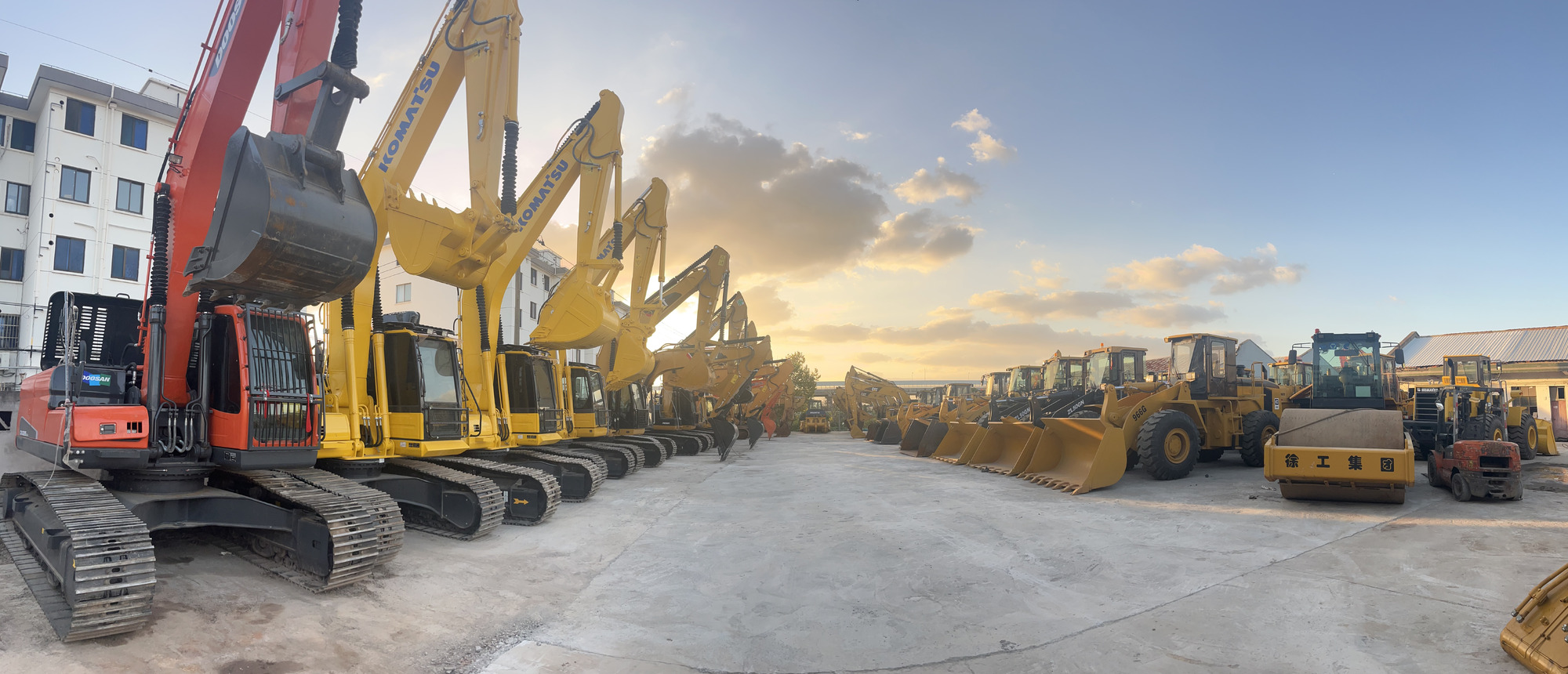 Sunight Development Company Limited - Maszyny budowlane JCB undefined: zdjęcie 19